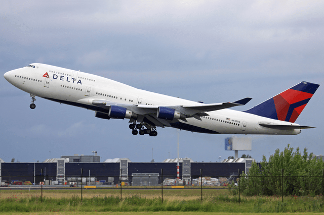 Delta 747 aircraft