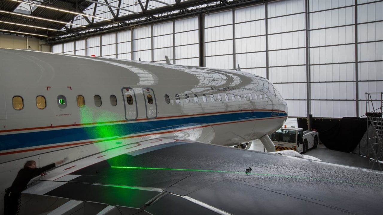 Laser measurements on the wing of the ATRA research aircraft