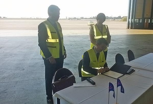 EASA’s Executive Director Patrick Ky signs the 22 authorizations during a ceremony held at Brussels airport, in the presence of Commissioner Violeta Bulc
