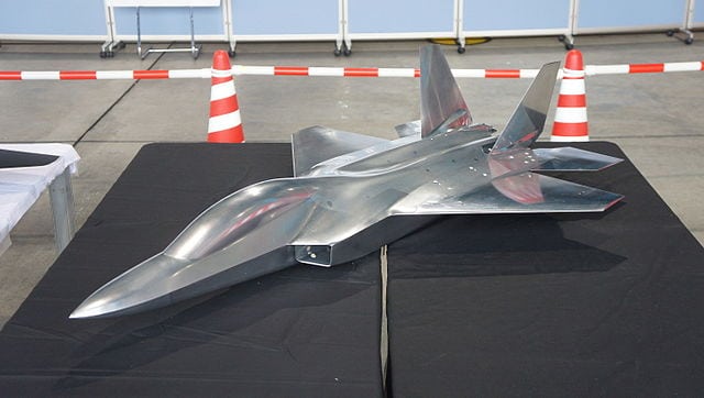 Model of MHI’s X2 stealth plane demonstrator