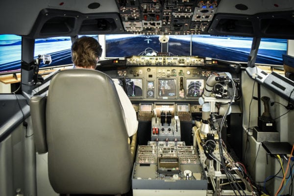 Pilot, ALIAS co-pilot in 737 simulator. Photo: Aurora Flight Sciences.