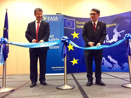  Patrick Ky, executive director of EASA and Loh Ngai Seng, Singapore permanent secretary of transport open the new EASA regional office in Singapore. Photo courtesy of EASA