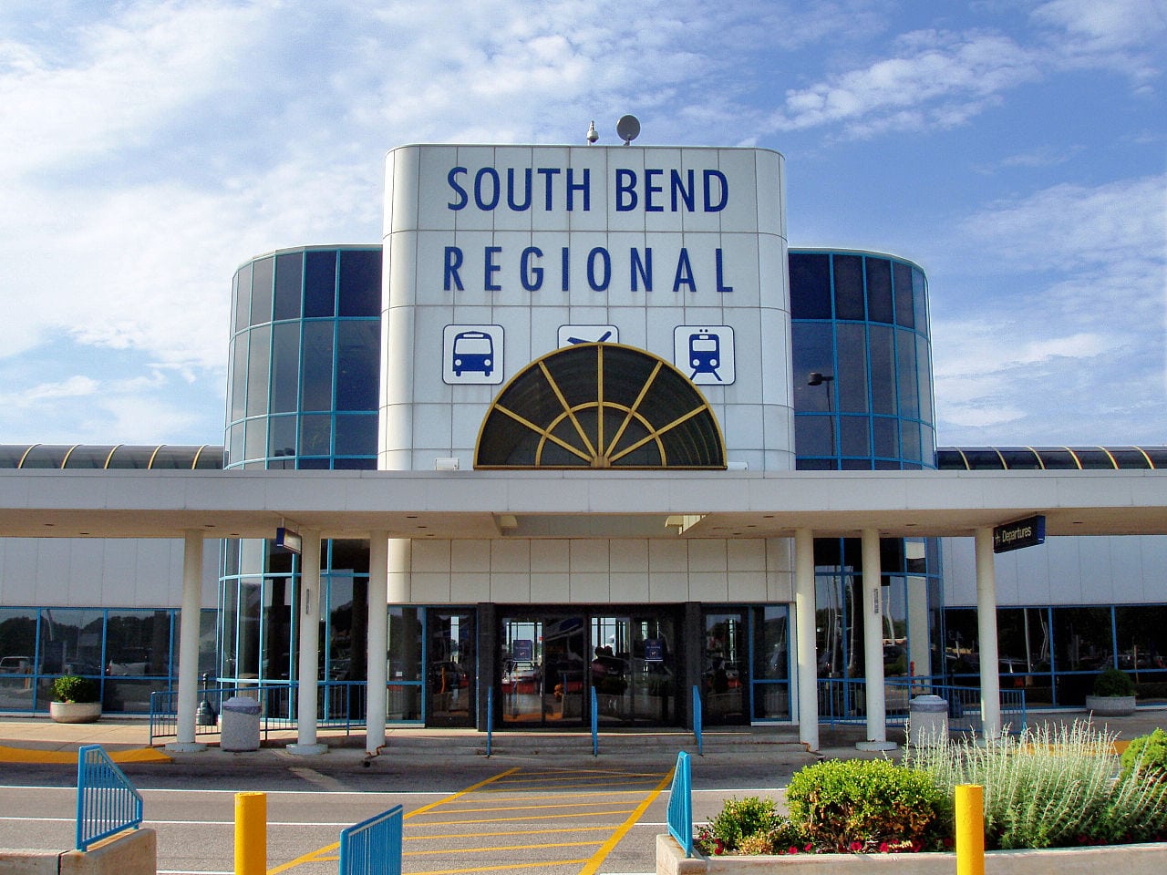 Front view of South Bend Regional Airport terminal