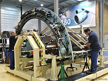 Changeout of an A380 thrust reverser’s inner fixed structure (IFS) is performed at Aircelle Europe Services’ new building in Pont-Audemer, France