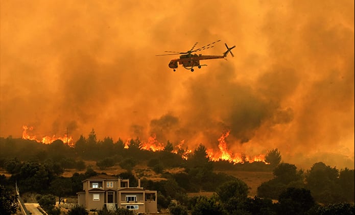 Erickson fire fighting helicopter in action