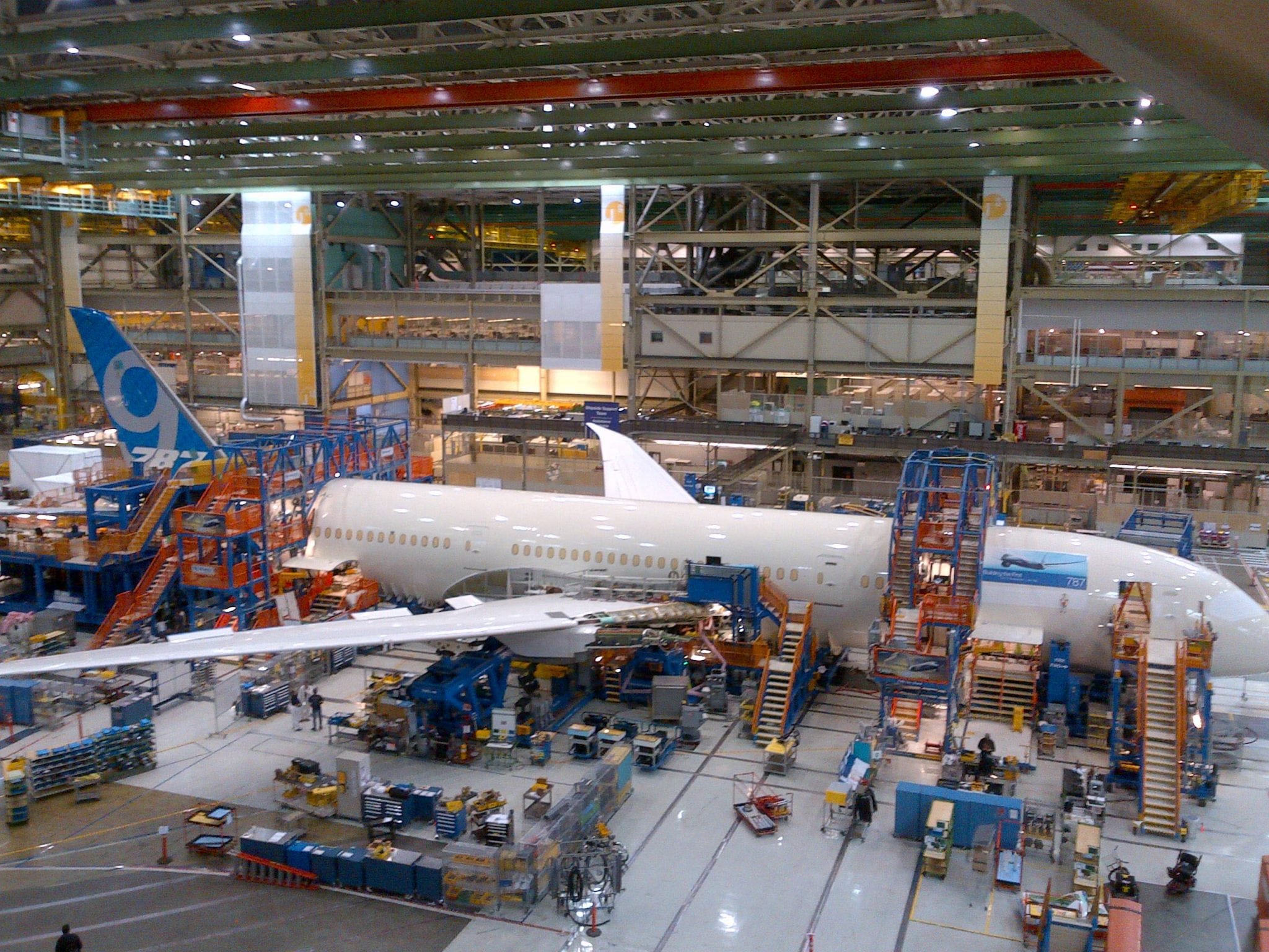 Boeing has reported 762 commercial airplane deliveries in 2015