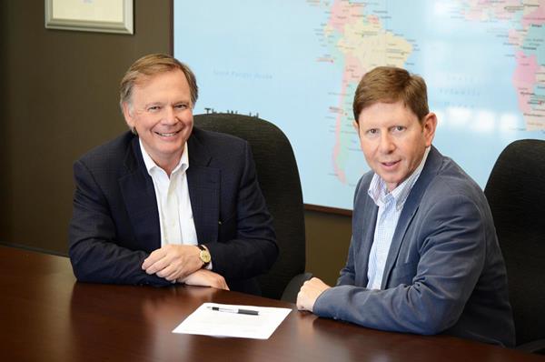 Jay Monroe, chairman and CEO, Globalstar (left) and Avidyne’s President and CEO, Dan Schwinn, sign new partnership agreement