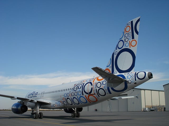 JetBlue data-themed plane