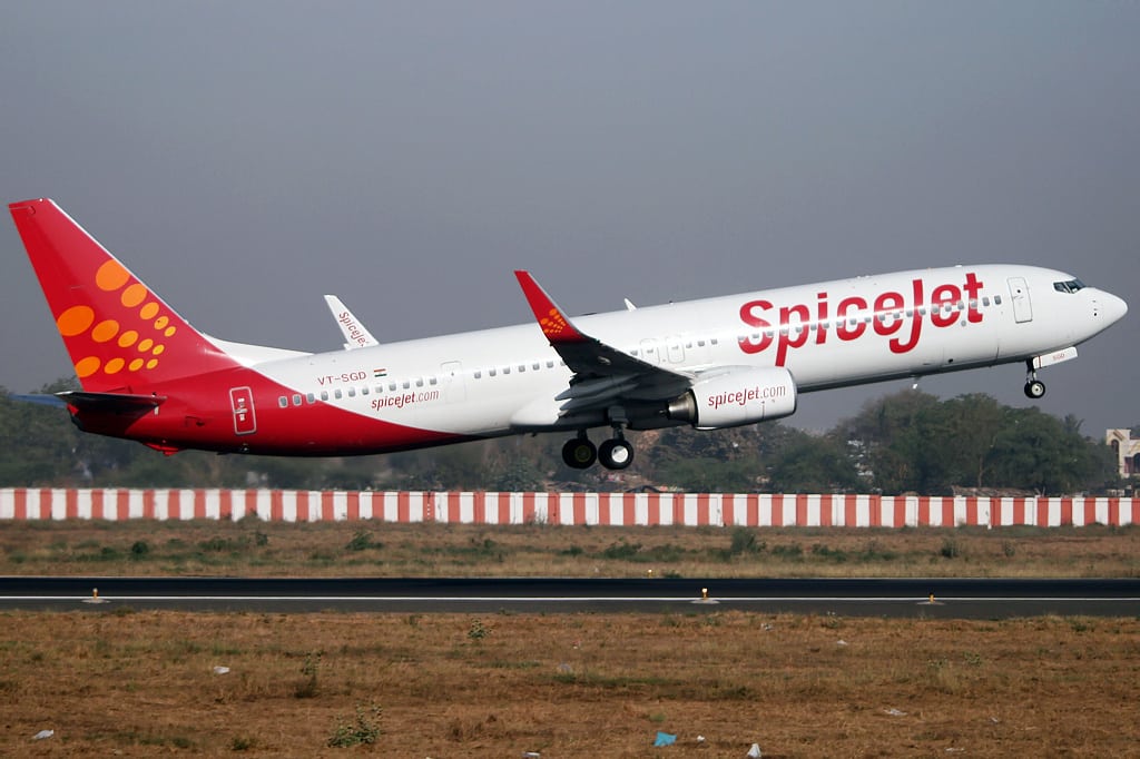 SpiceJet aircraft leaving runway
