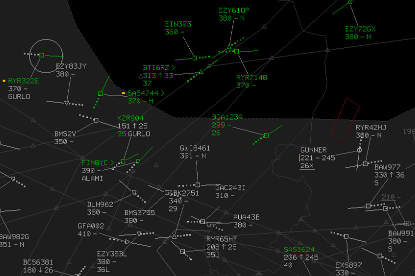 With the Radio Direction Finder, the transmitting aircraft can be clearly identified on the controller’s screen.