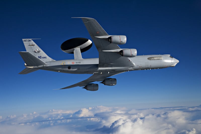 un-awacs-de-l-armee-de-l-air-credits-cyril-amboise-sirpa-air