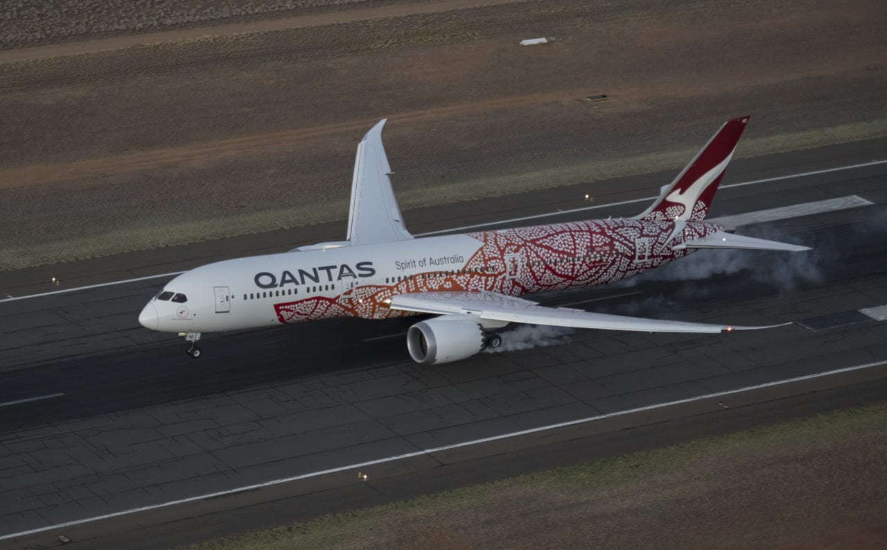Qantas Completes 17hour PerthLondon Trip with Boeing Dreamliner Avionics International