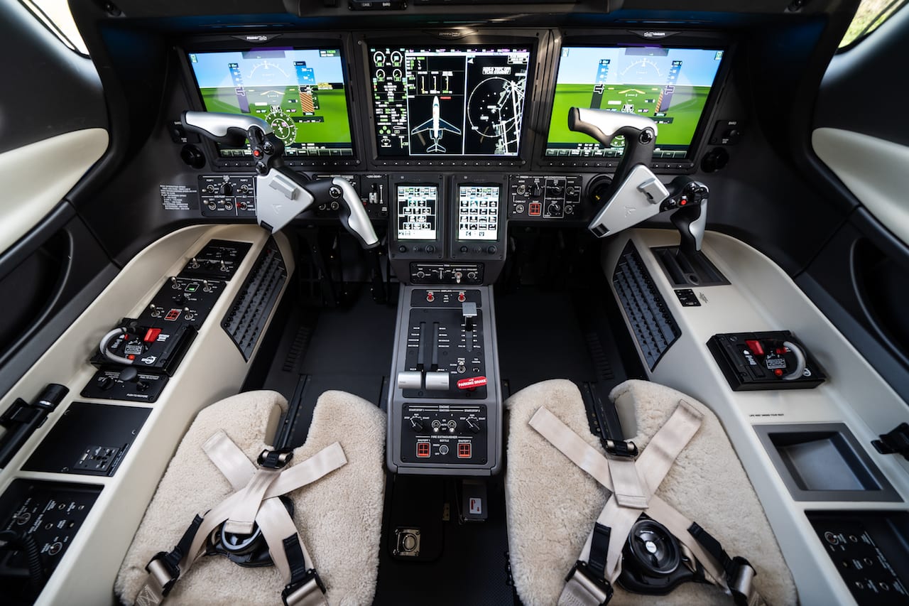 Embraer Phenom 300E Gets Upgraded Avionics, Engine Thrust Increase ...